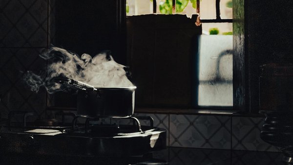 L'évolution des machines à raclette: du feu de bois à l'électricité